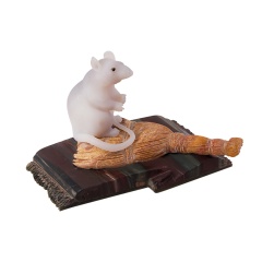 Мышь на венике Скульптура